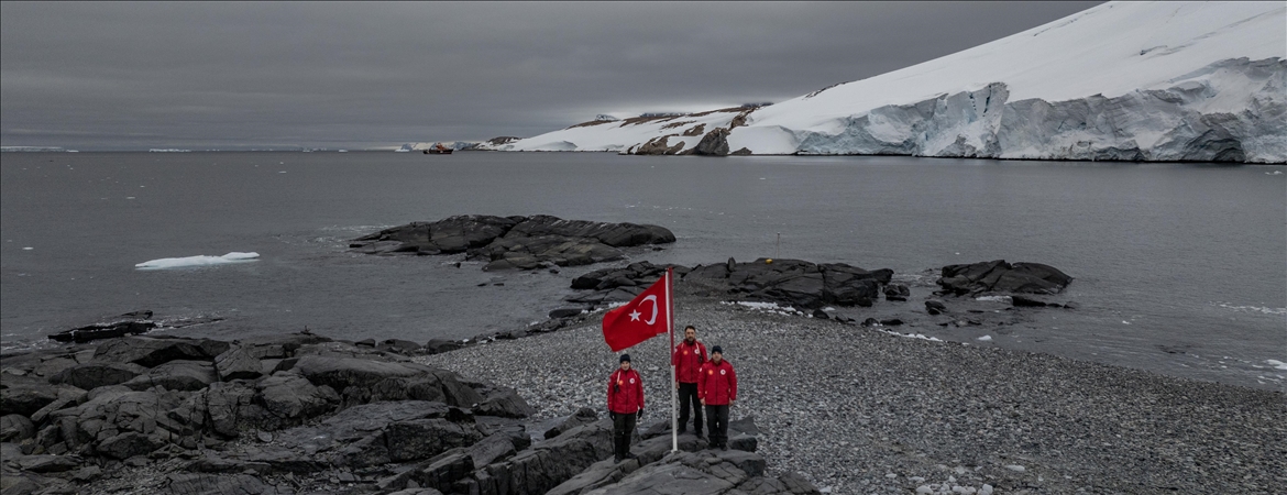 Türk Haritacılar Antarktika'da Piri Reis'in izinde