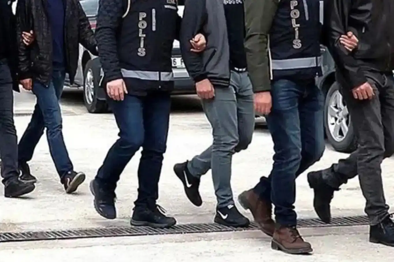 İzmir'de 310 bin uyuşturucu hap ele geçirildi: 4 gözaltı