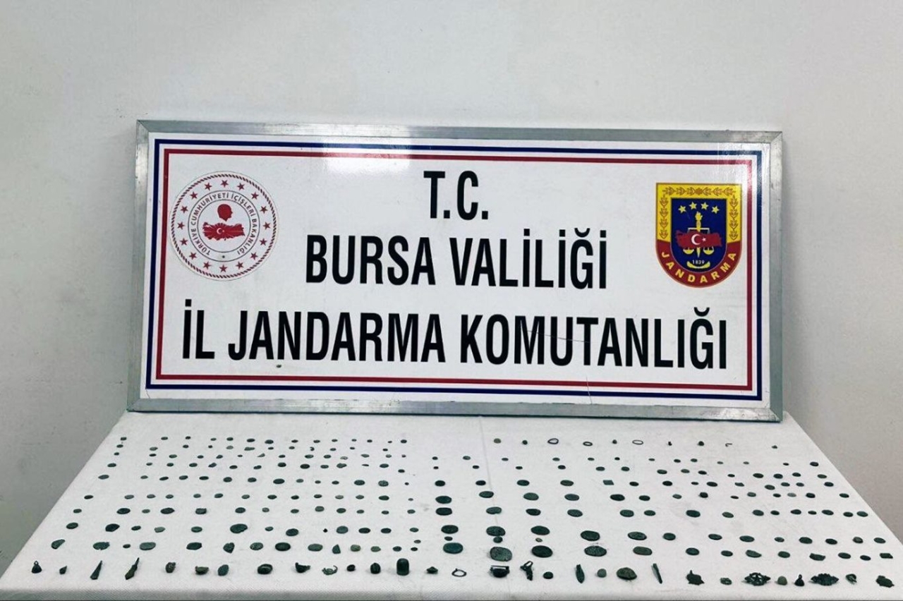 Bursa'da tarih eser operasyonunda 222 sikke ele geçirildi