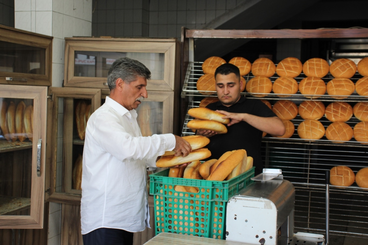 Ağrı'da fırıncılar zam talepleri kabul edilmeyince marketlere ekmek satışını durdurdu