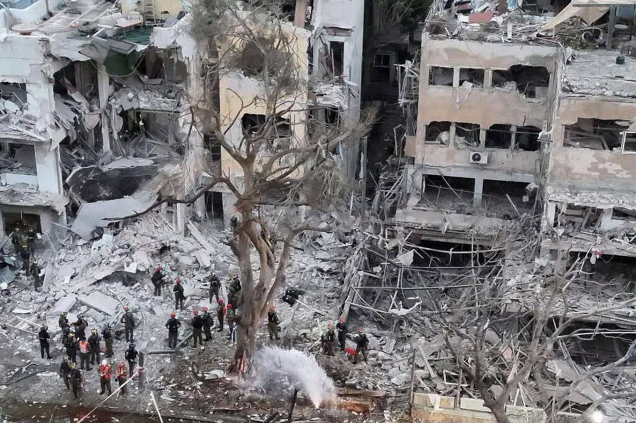 Ateş çemberindeki siyonist rejim kamuoyunu nükleer tehdit masalıyla kandırıyor