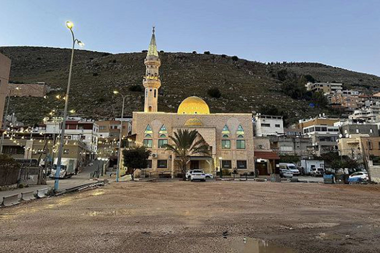 İşgalciler, Batı Şeria'da ezan sesini susturmaya çalışıyor