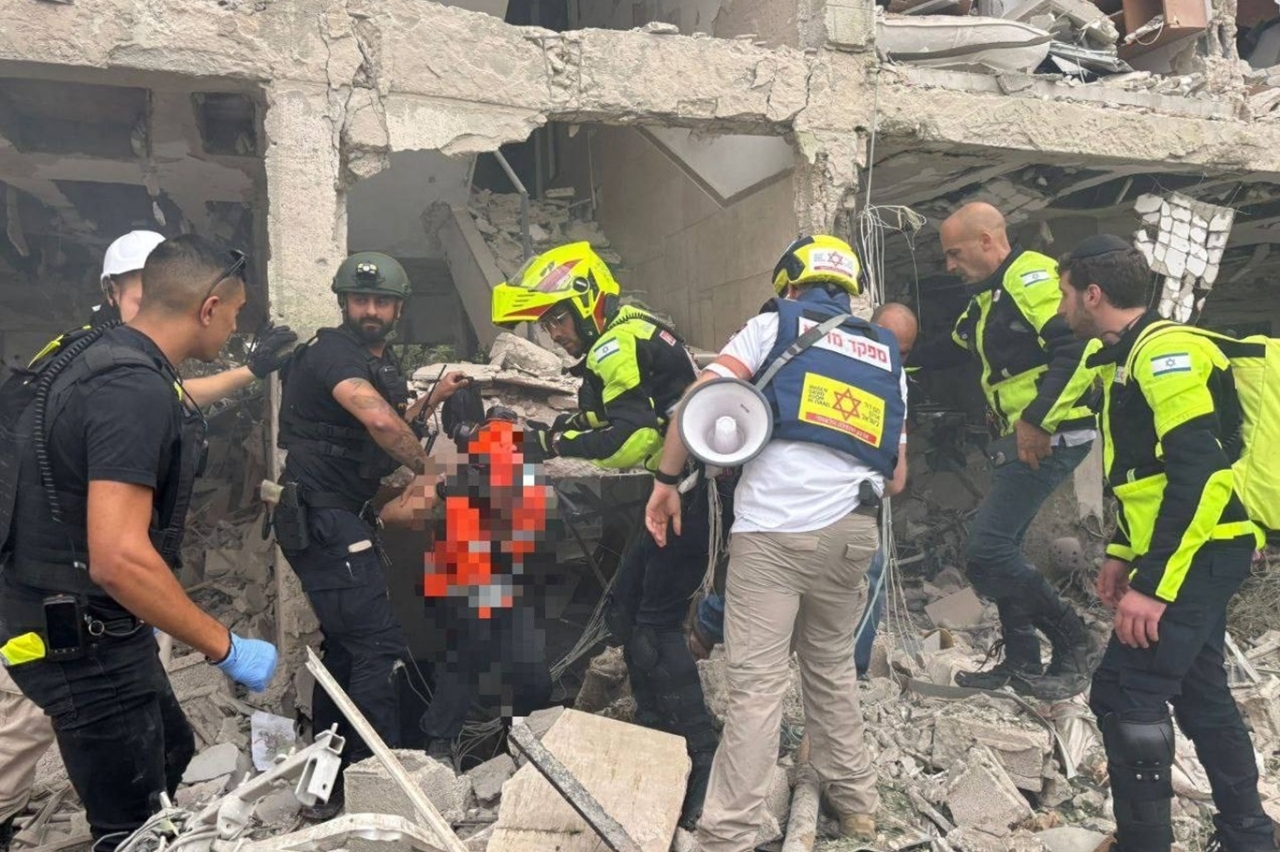 İran'ın işgale yönelik son füze dalgasında 26 kişi yaralandı, ağır hasar oluştu