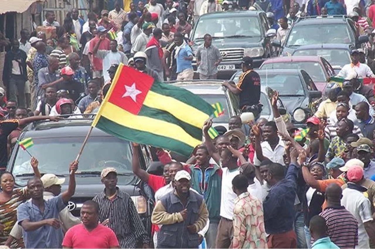 Togo'da rejimin istifasını isteyen gösterilerde ölü ve yaralılar