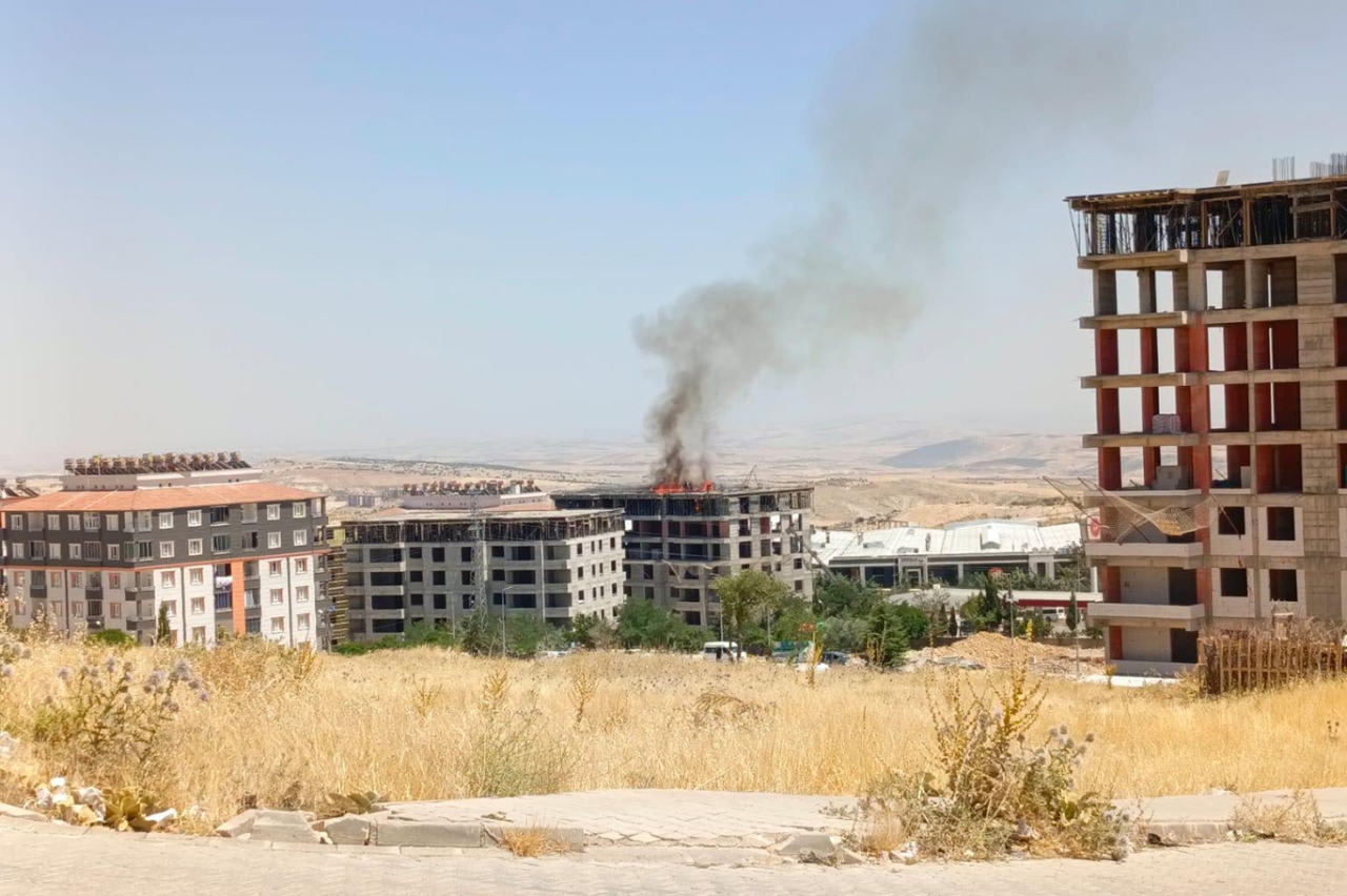 Adıyaman'da inşaat halindeki binada yangın çıktı