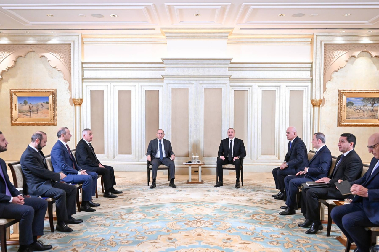 Aliyev ve Paşinyan, Abu Dabi'de görüştü