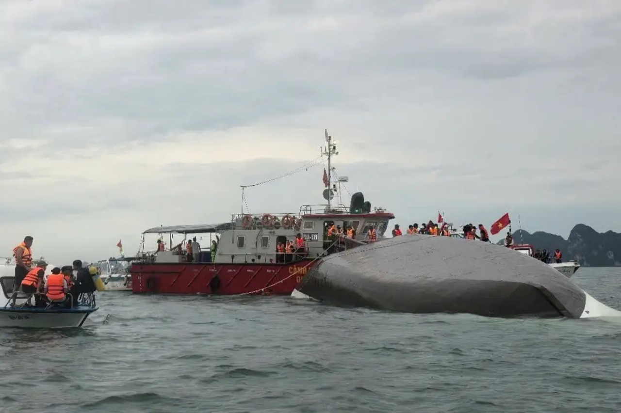Vietnam'da tekne alabora oldu: 18 ölü