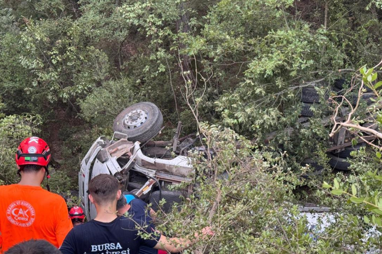 Orman yangını bölgesine su taşıyan tanker şarampole yuvarlandı: 3 kişi hayatını kaybetti