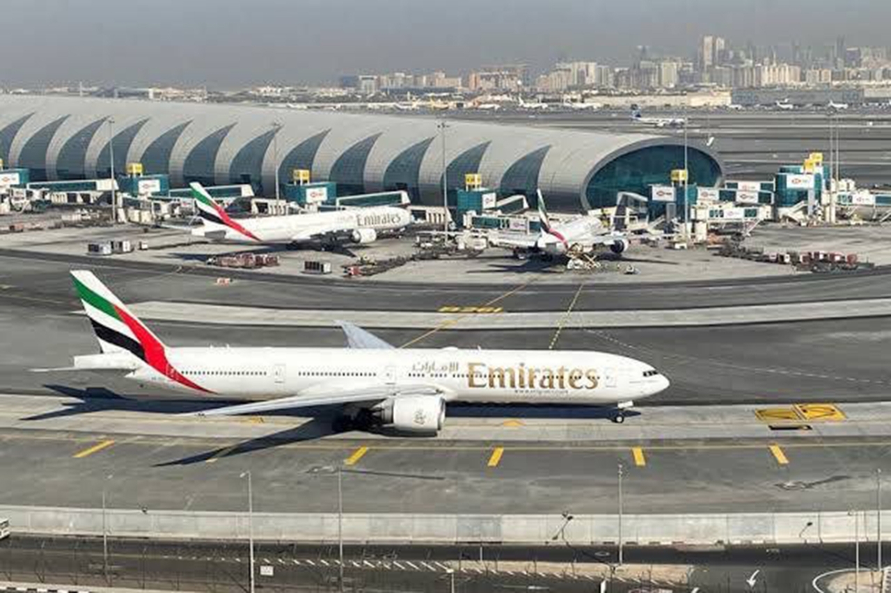 İHA ile hedef alınan Dubai Uluslararası Havalimanı'nda uçuşlar durduruldu