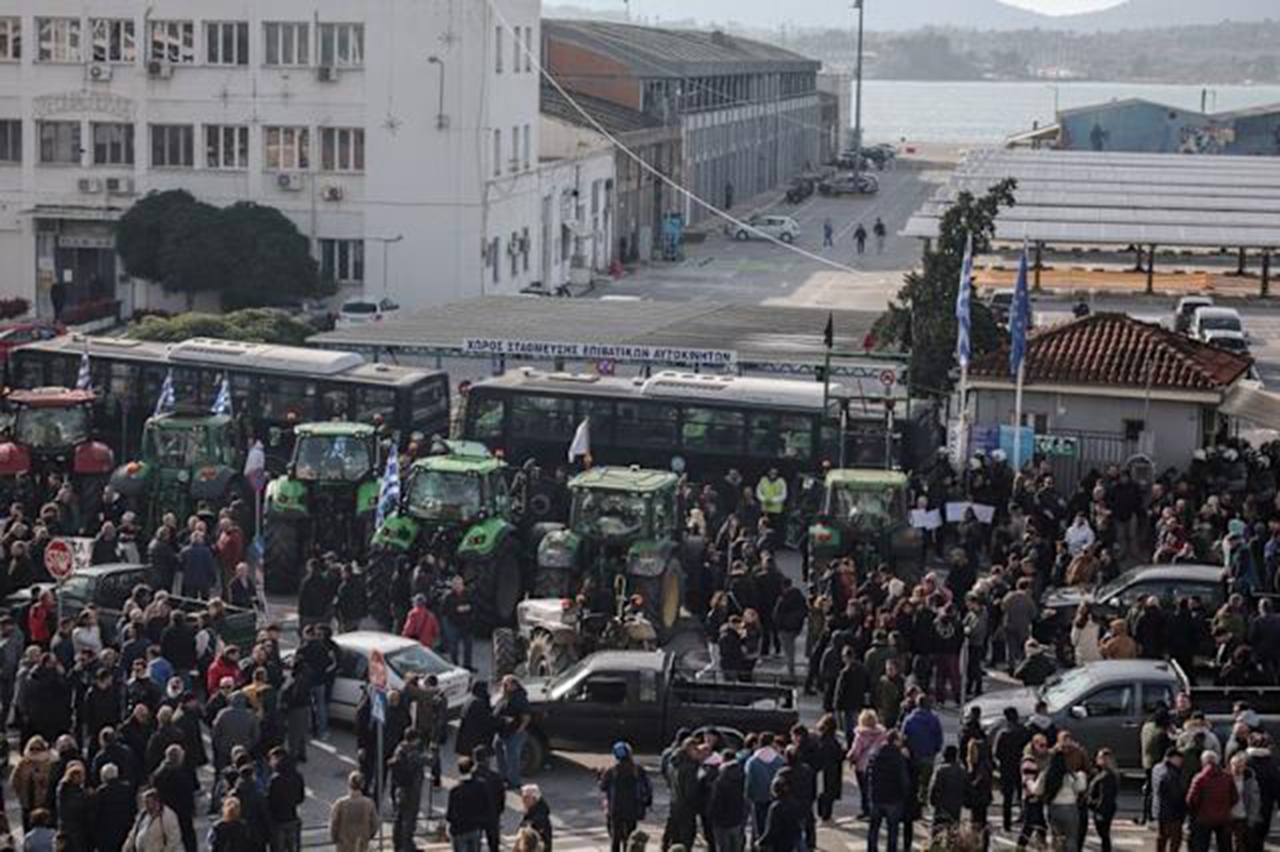 Yunanistan'da çiftçiler protesto düzenledi