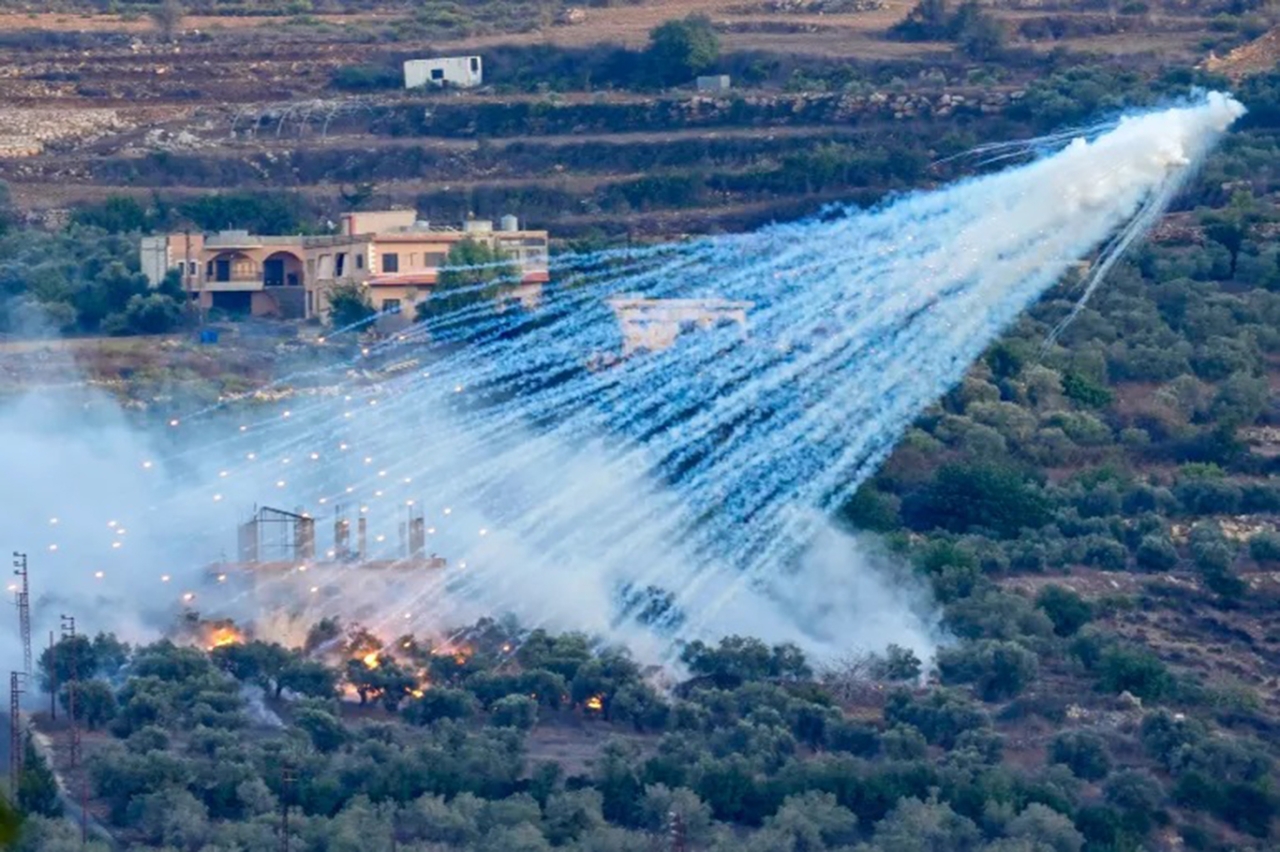 Siyonist rejim Lübnan'ın güneyini fosfor bombalarıyla hedef aldı