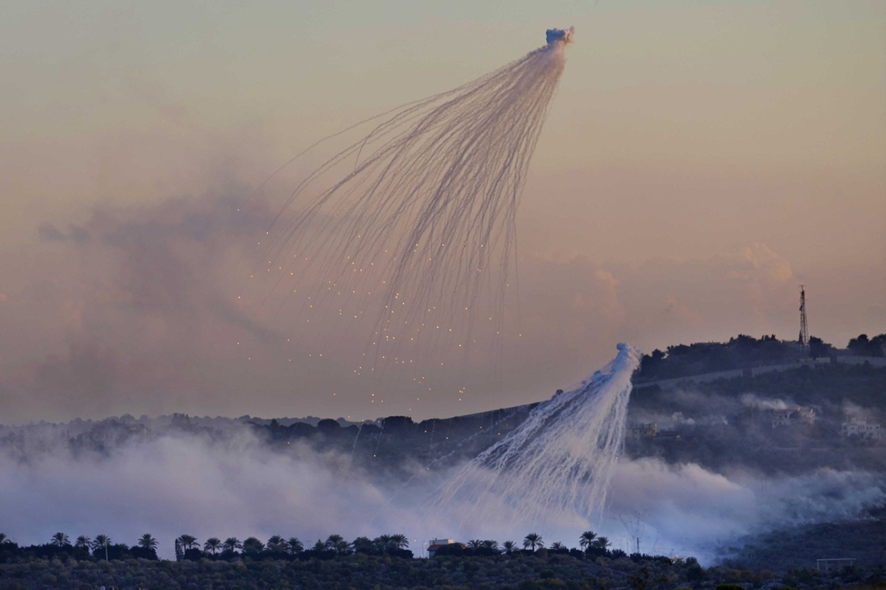 israil Lübnan'a beyaz fosfor bombasıyla saldırdı