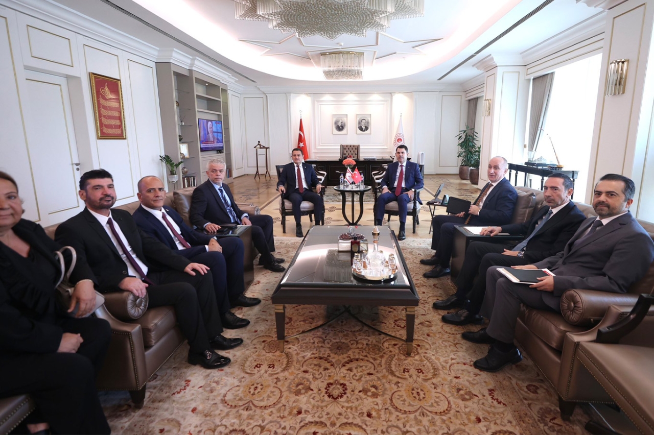 Bakan Kurum, KKTC İçişleri Bakanı Oğuz'u kabul etti