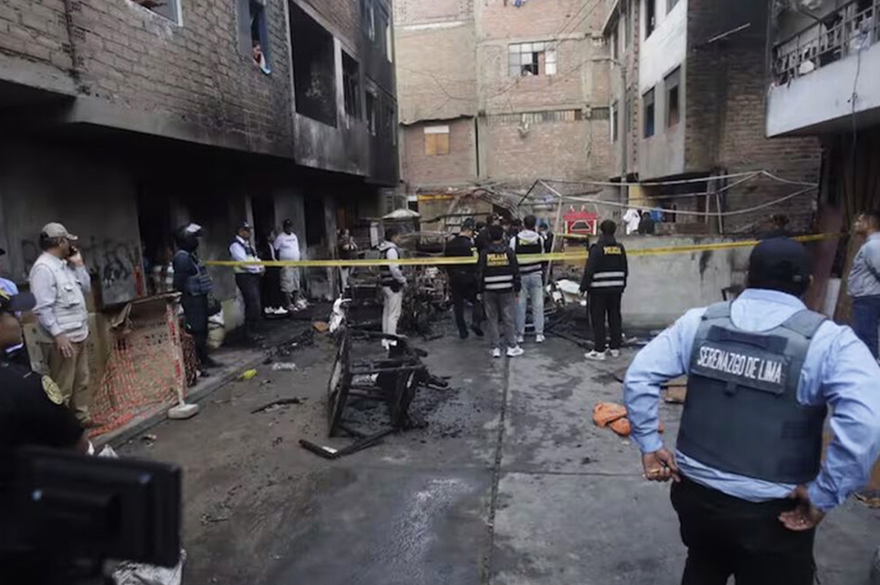 Peru'da bir binada çıkan yangında 10 kişi öldü