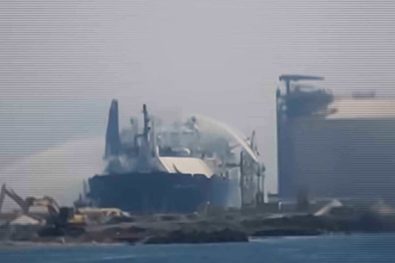 Mısır'da limana demirli gaz gemilerinde yangın