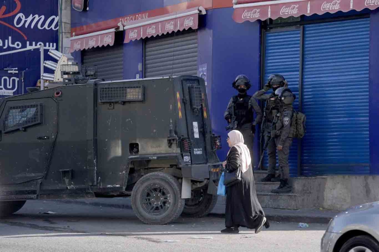 Batı Şeria'daki Kalendiya Mülteci Kampı'na saldırılar ikinci gününde