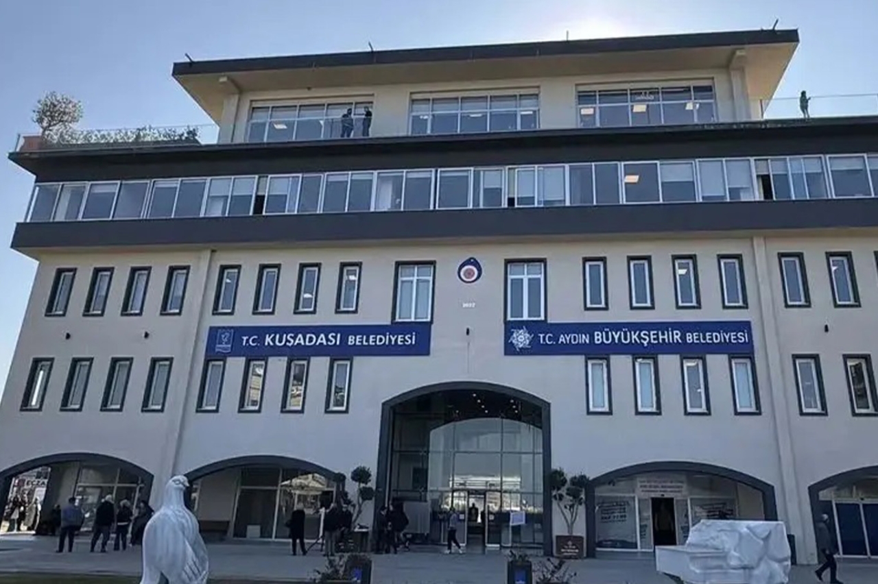 Kuşadası Belediyesine rüşvet operasyonu: 15 şüpheli gözaltına alındı 