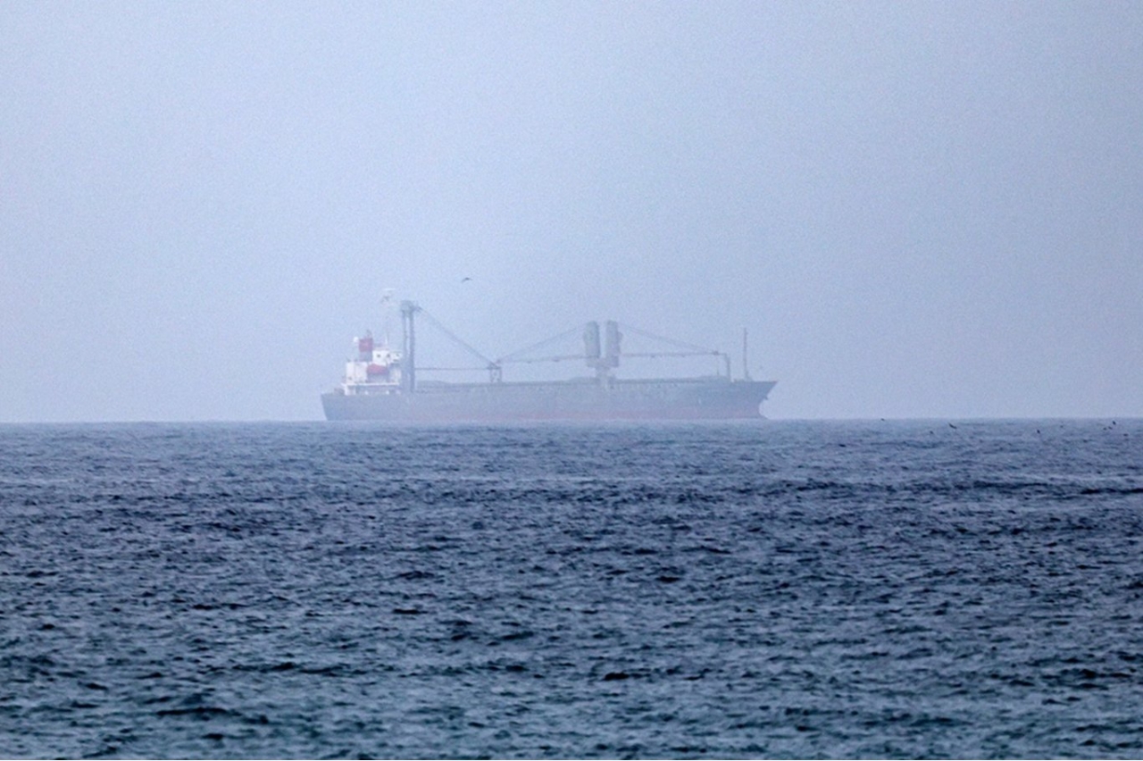 Hürmüz Boğazı'nda bir tanker, bilinmeyen bir cisimle hasar gördü