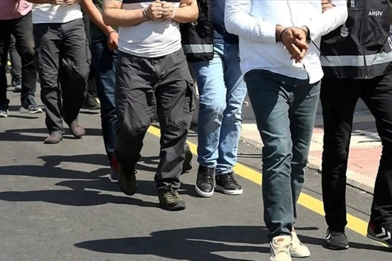 Okullara saldırı hazırlığı iddiası: C31K suç örgütüne yönelik operasyonda 27 şüpheli yakalandı