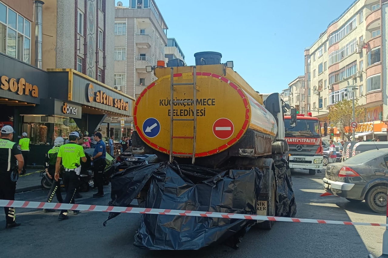 Küçükçekmece'de su tankerinin altında kalan kadın hayatını kaybetti