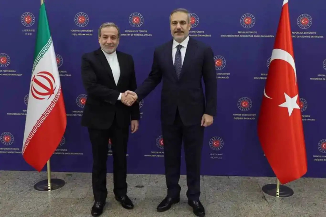 Bakan Fidan İranlı mevkidaşı Arakçi ile görüştü