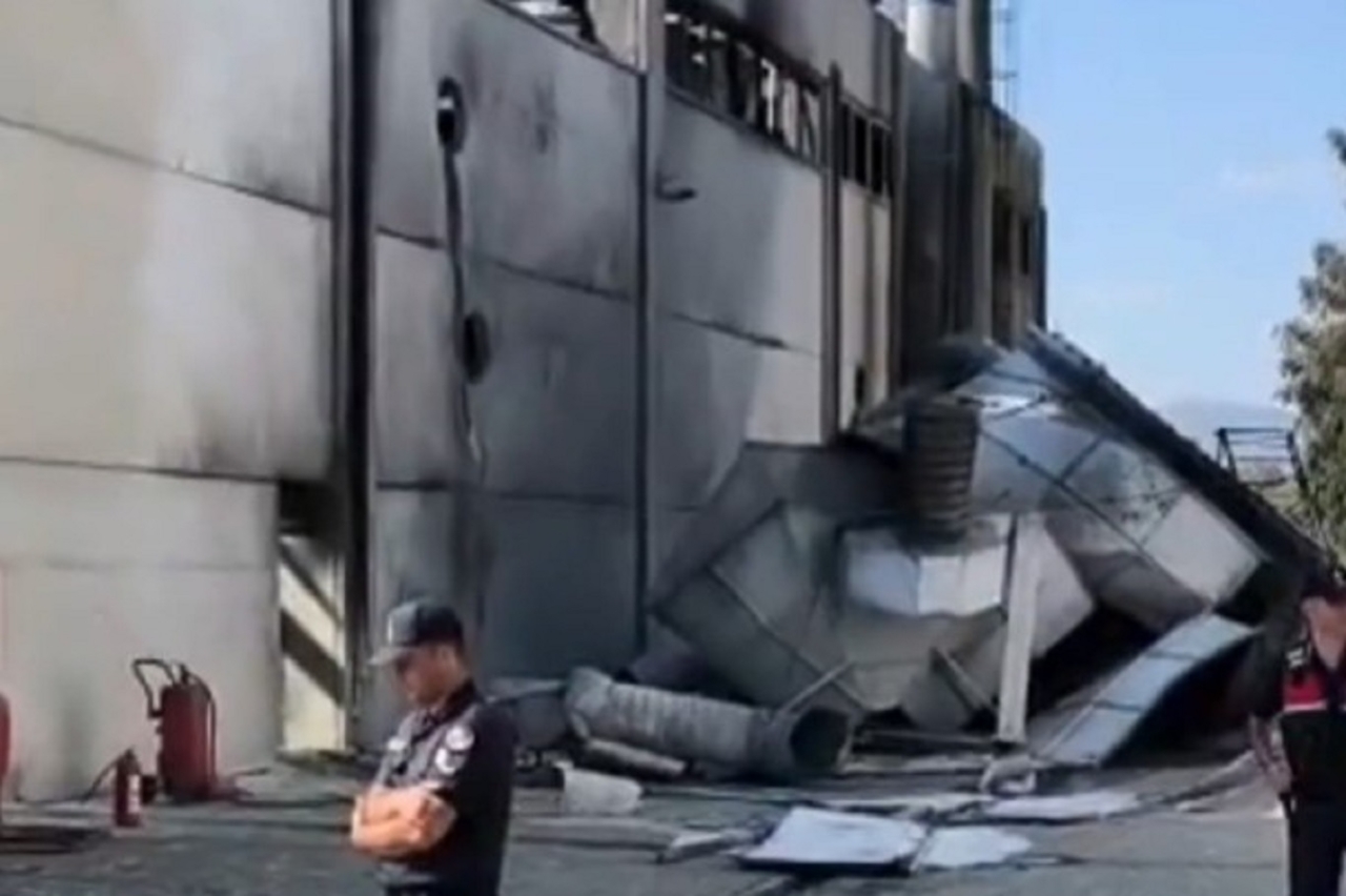 İzmir’de metal fabrikasında patlama: 3'ü ağır 7 işçi yaralandı