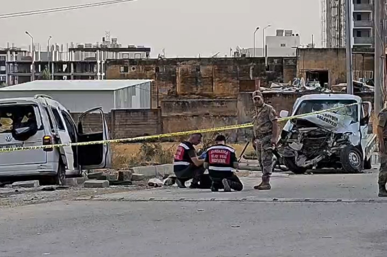 Mardin’de hafif ticari araç belediye personeline çarptı: 1 ölü, 2 yaralı