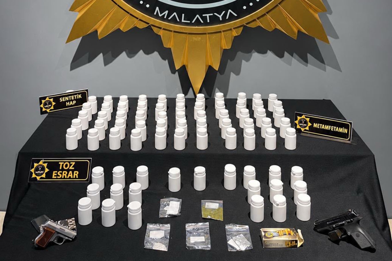 Malatya'da sokak satıcılarına operasyon: 2 gözaltı