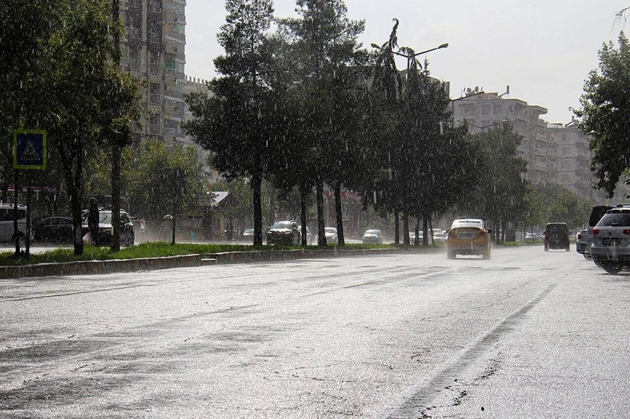 Meteorolojiden Diyarbakır ve çevre illere kuvvetli yağış uyarısı
