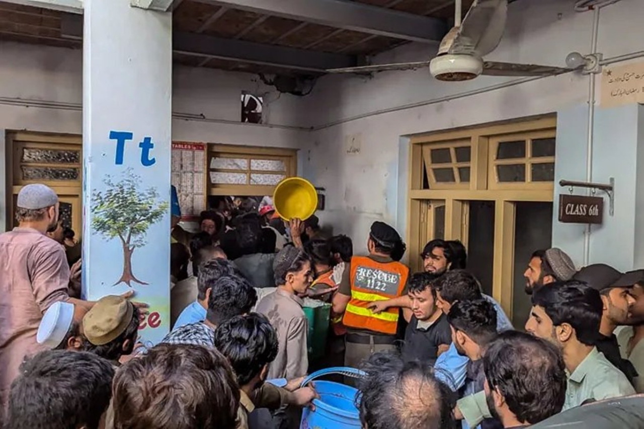 Pakistan'da bir okulun çatısının çökmesi sonucu ölü sayısı 33'e yükseldi