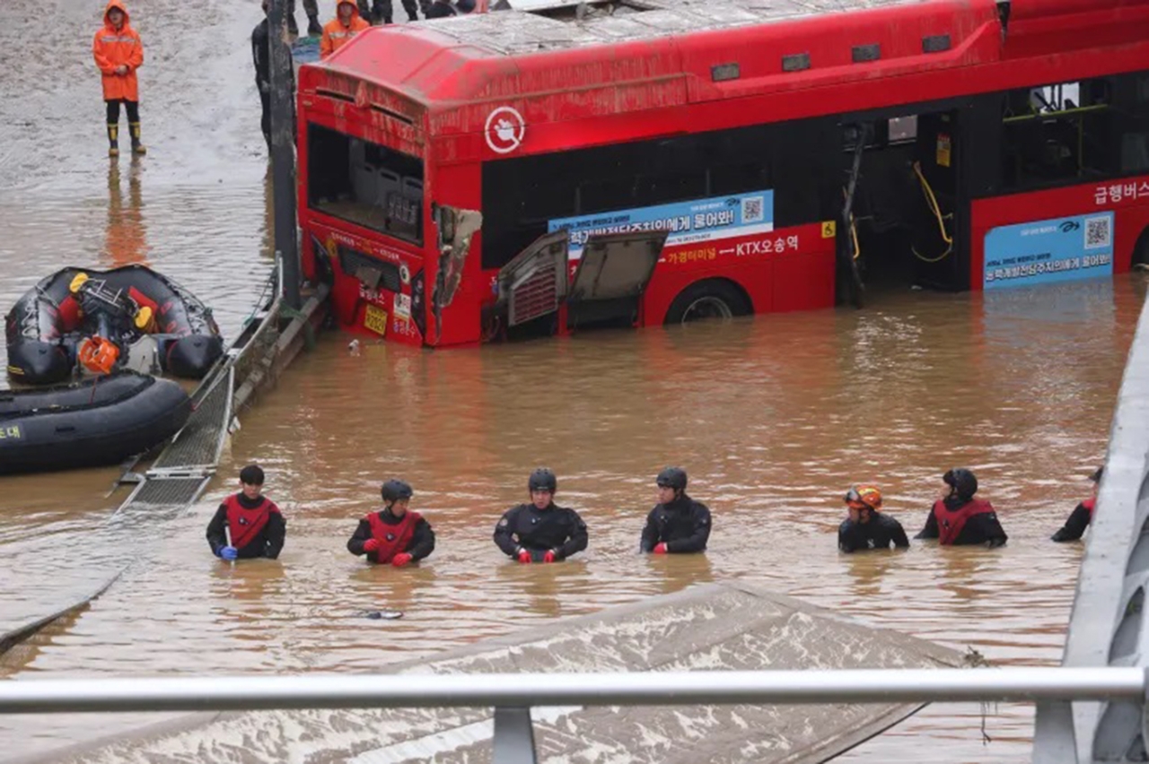 Güney Kore'de şiddetli yağış sele yol açtı