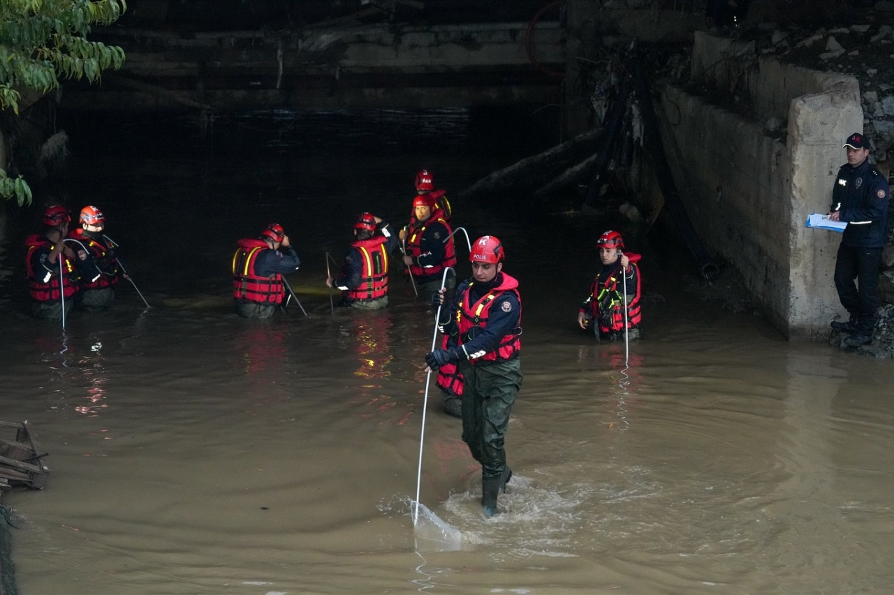 İstanbul'da selde kaybolan 5 kişiyi arama çalışmaları sürüyor
