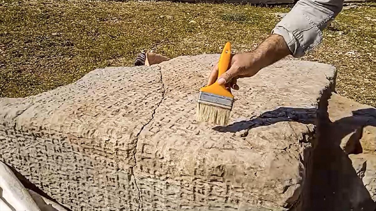 Adıyaman'da bulunan 2100 yıllık yazıtta 