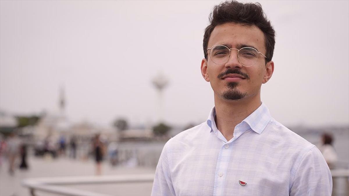 Birincilik ödülünü Gazzeli öğrencilere adayan genç hukukçu: Kardeşlerimizin yanında olduğumuzu belirtmemiz bir görev