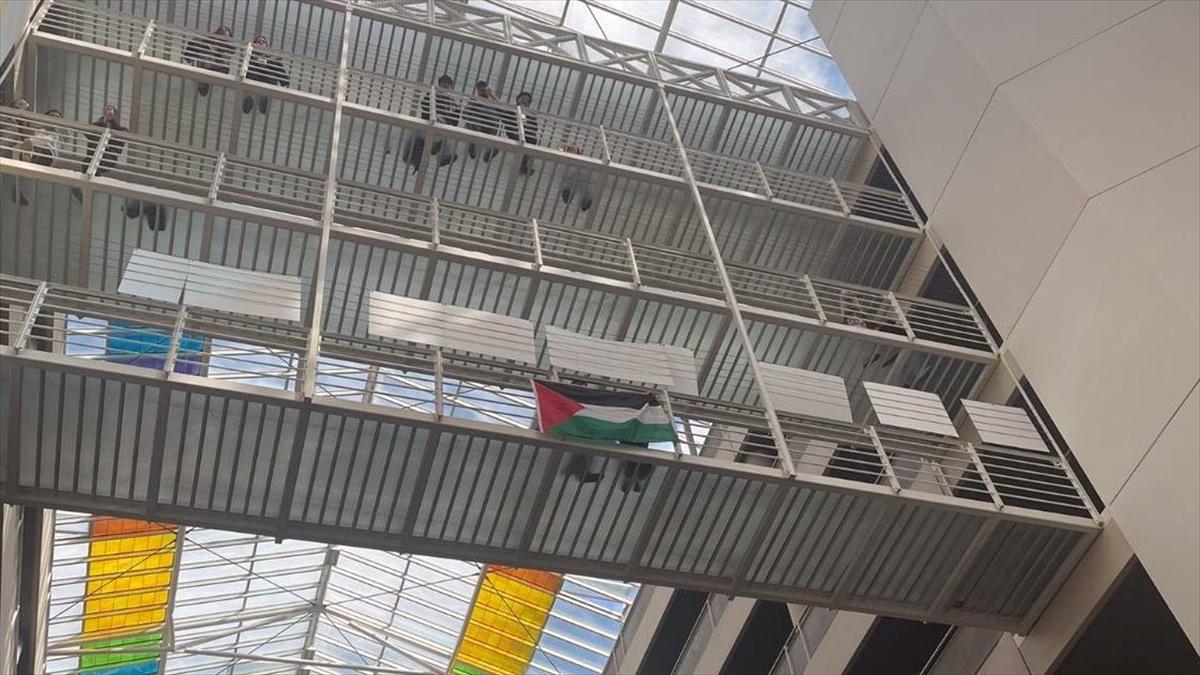Cenevre Üniversitesi'nde yeniden başlayan Filistin'e destek gösterisine polis müdahalesi