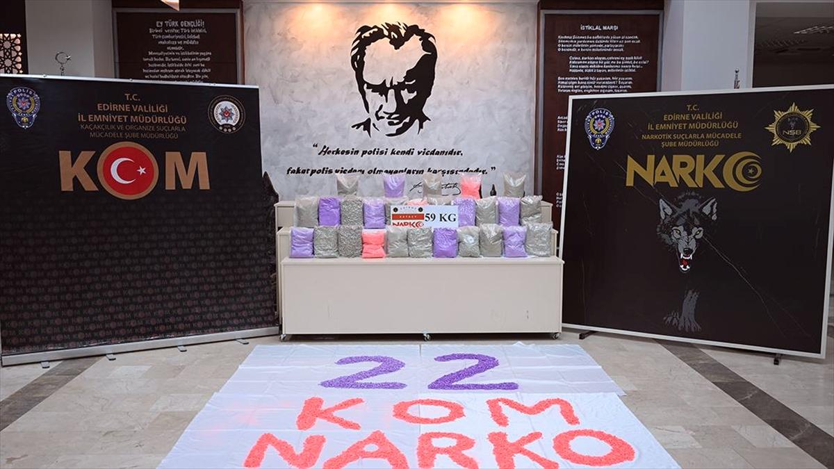 Edirne'de 2 tırda 58 kilo 176 gram sentetik uyuşturucu hap ele geçirildi