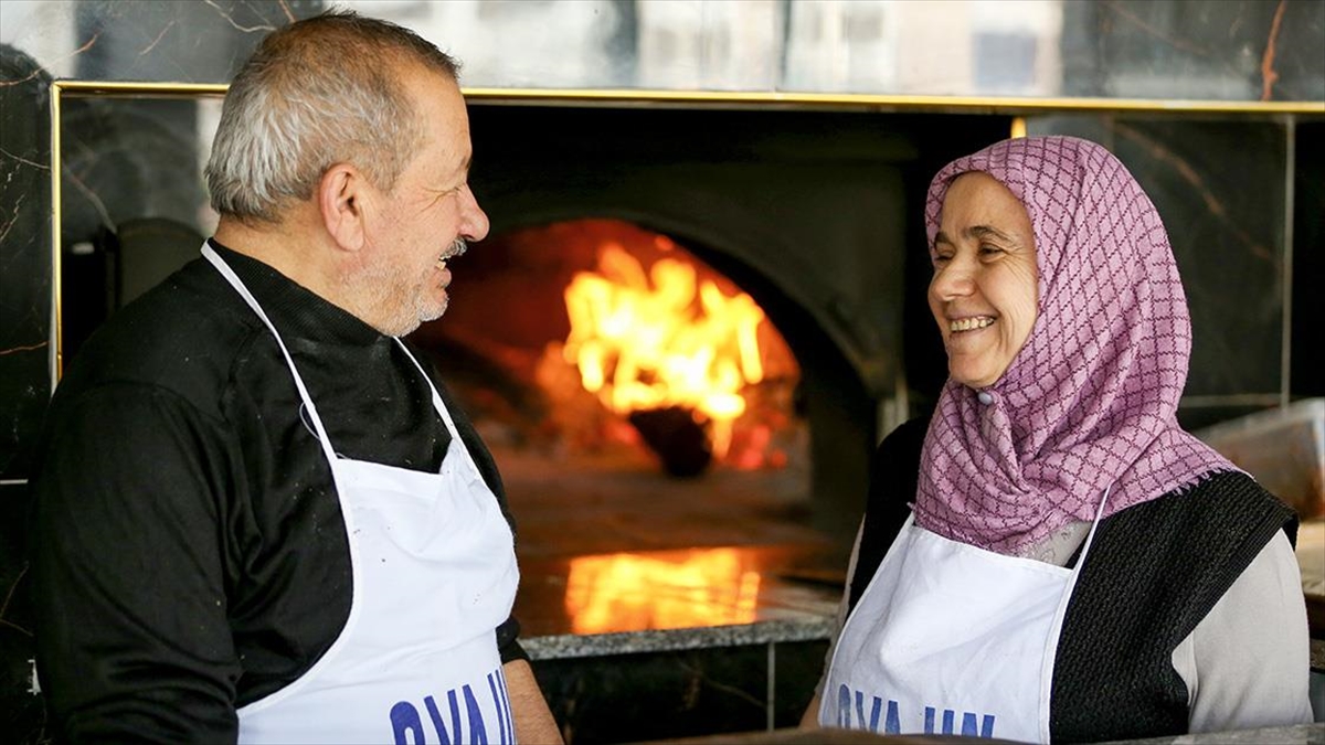 Etli ekmek ustası çift, hayatı da işi de 