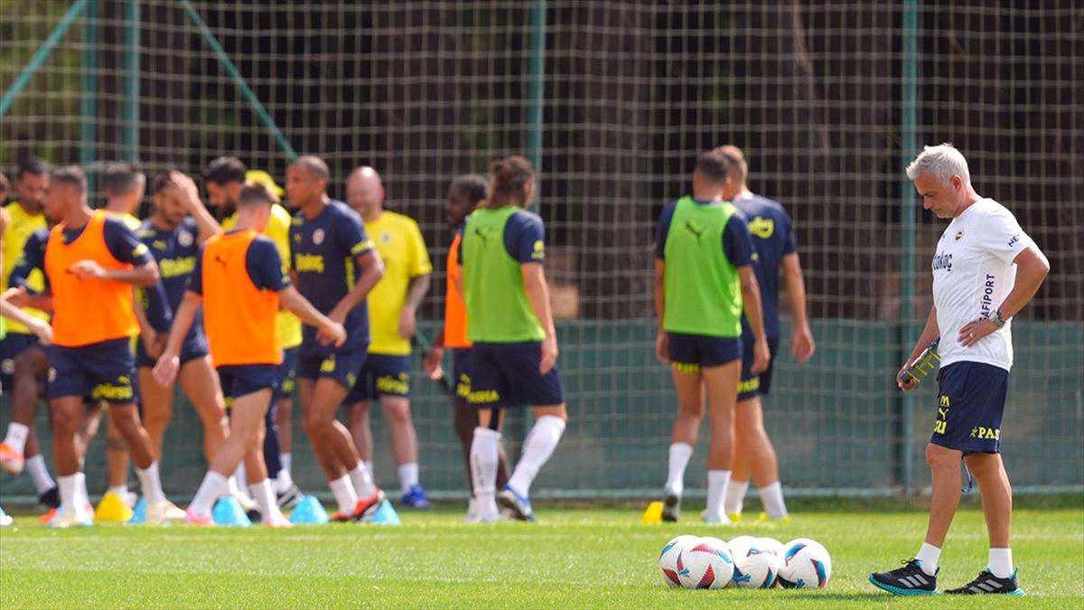 Fenerbahçe, Süper Lig'de yarın Kasımpaşa'ya konuk olacak