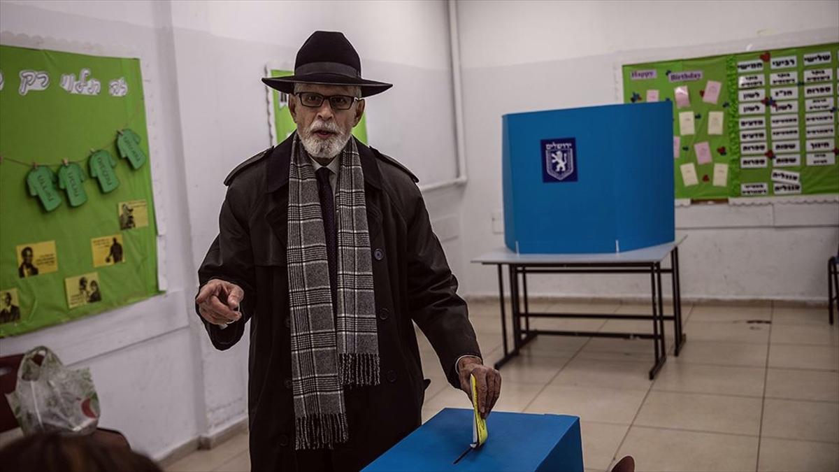 İsrail'de Gazze saldırısının gölgesinde yerel seçimler için oy verme işlemi başladı