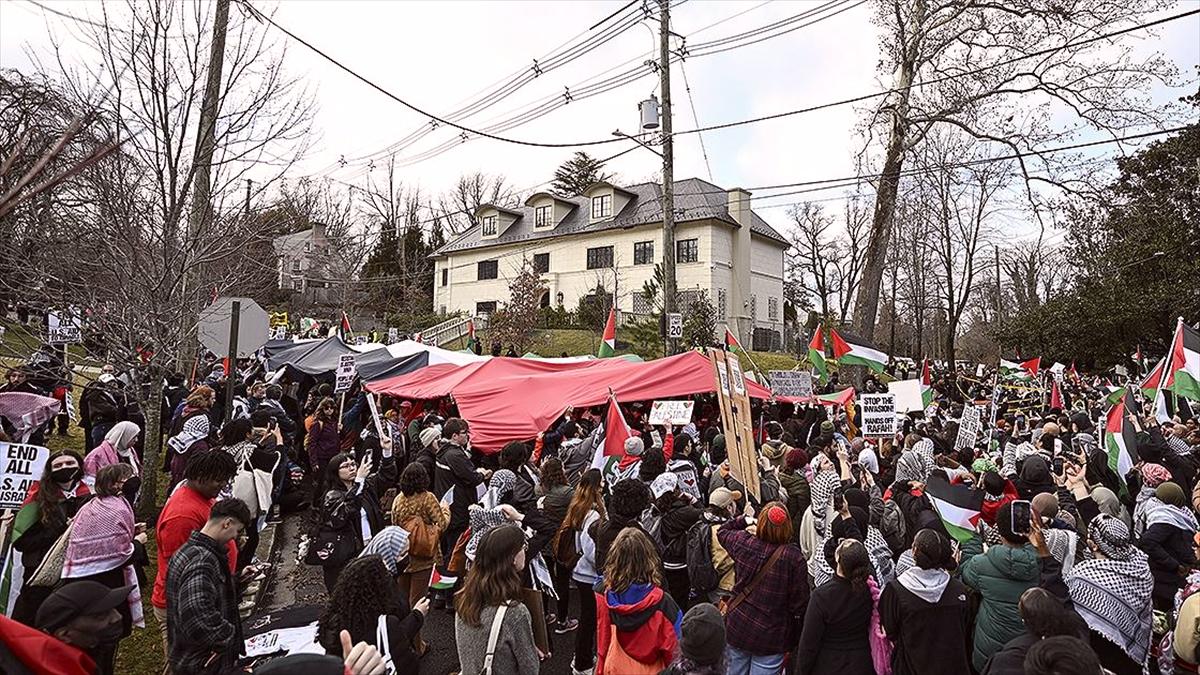 İsrail'in Washington Büyükelçiliği önünde Gazze'deki saldırılar protesto edildi