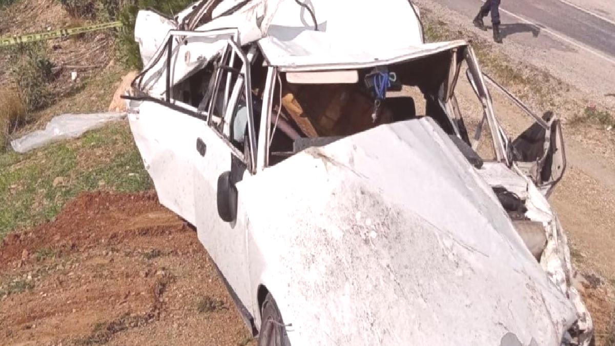 Mersin'de araba şarampole yuvarlandı: 2 ölü