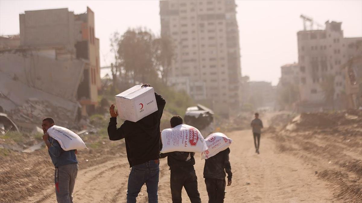 Oxfam: İsrail, UAD'nin soykırım riskine karşı insani yardımların artırılması kararını ihlal ediyor