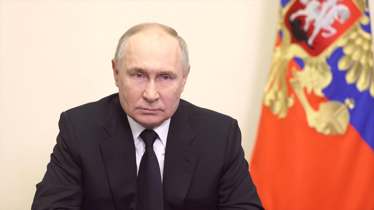 Putin: Ukrayna F-16’ları üçüncü ülkelerin havaalanlarında meşru hedefimiz olacak