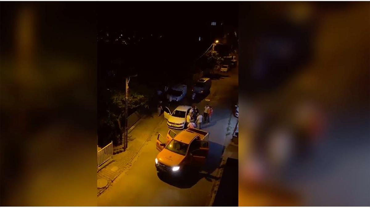 Ümraniye'de İBB aracı tarafından yolu kesilen otomobilin sürücüsü darbedildi