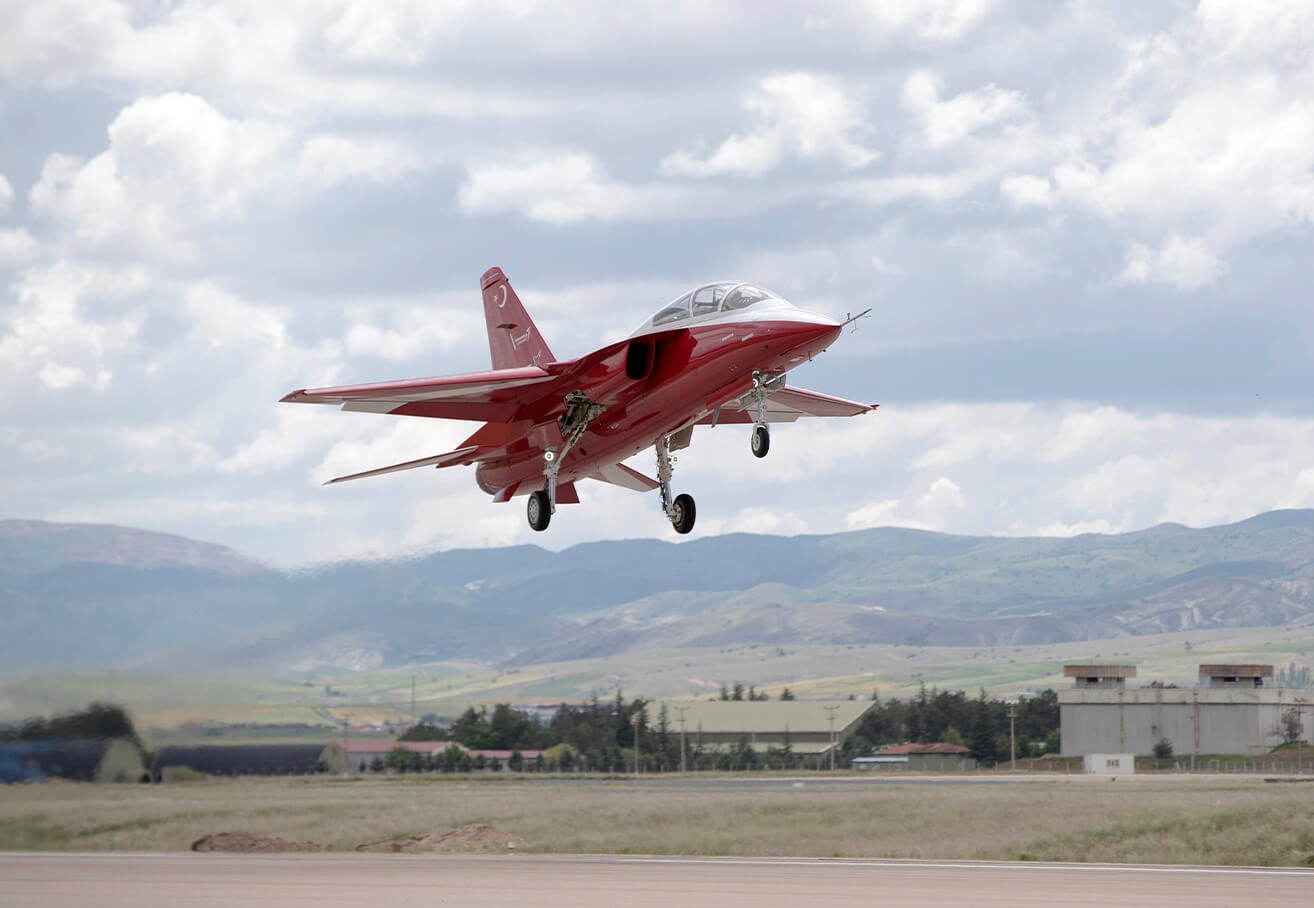 Türkiye’nin 5. nesil savaş uçağı KAAN, ilk uçuş testini gerçekleştirdi.