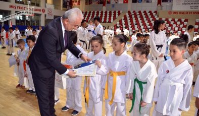 Muş’ta 250 çocuğun “Karate Kuşak Terfi Töreni” düzenlendi