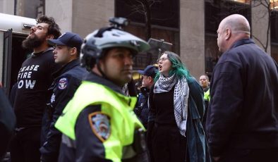 New York’ta, Biden’ı protesto eden 50’ye yakın protestocu gözaltına alındı