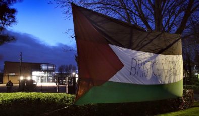 İngiltere’de Filistin destekçisi aktivistler İsrailli silah şirketi önünde çadır kurdu