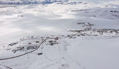 Kars’ın karla kaplı köyleri dronla görüntülendi