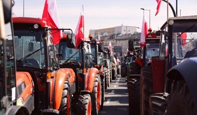Polonya’da hükümet ile uzlaşan çiftçiler protestolarına son verdi